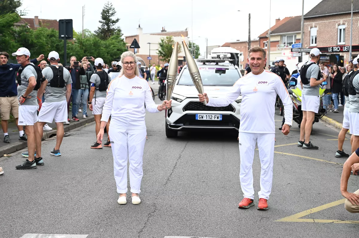 Sztafeta olimpijska i medal miasta Tourcoing